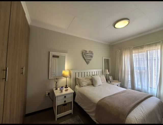 1 BEDROOM TOWNHOUSE FOR SALE IN OLIVEDALE